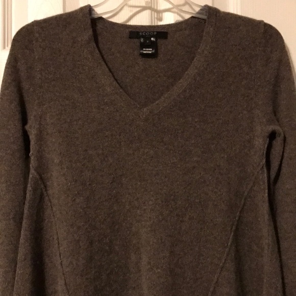 Scoop NYC brown cashmere v neck sweater - Picture 3 of 3